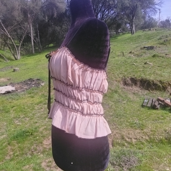 Forever 21 Pink Ruffled Women's Top - Picture 3 of 7